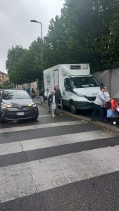 Via Iseo, di fronte alla scuola primaria IC don Orione. Quartiere Affori, Municipio 9